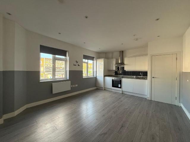 Ambassador House, Slough SL1, 2 bed flat to rent, £1,350 pcm | PrimeLocation
