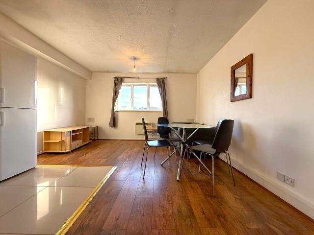Ambassador Square, Canary Wharf E14, 1 bed flat to rent, £1,690 pcm | PrimeLocation