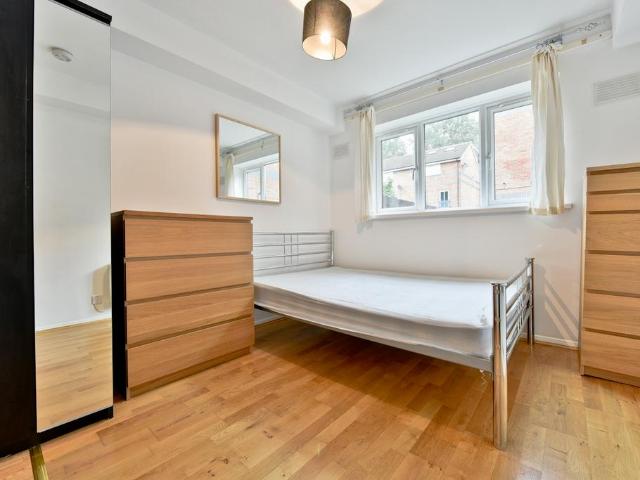 Ambassador Square, London E14 1 bed apartment to rent £1,625 pcm £375 pw