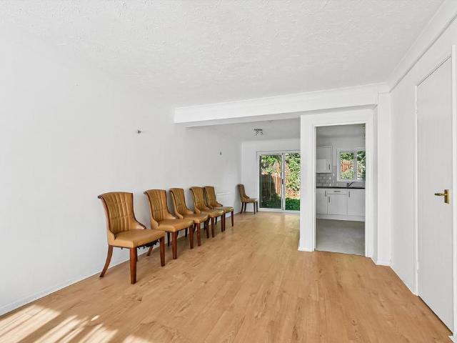 Ambassador Square, London E14 3 bed terraced house to rent £2,600 pcm £600 pw