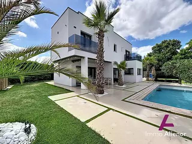Ambarès et Lagrave 33440 Achat / Vente maison 5 pièces t5 piscine parking