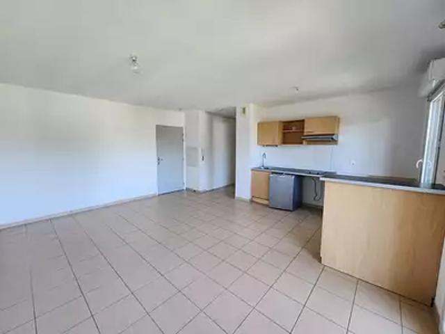 Ambarès et Lagrave 33440 Location appartement 2 pièces t2 terrasse parking