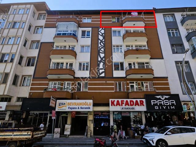 Ambaryolunda Asansörlü Binada Kiralık Bakımlı Geniş 2+1 Daire