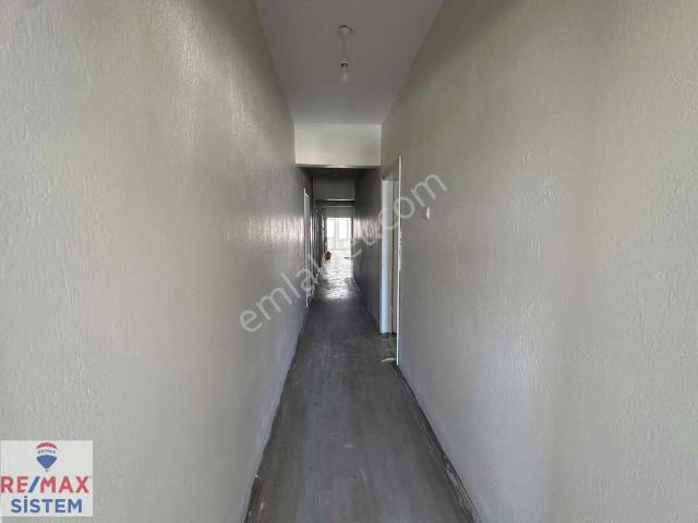 Ambaryolunda Merkezi Konumda Masrafsız Geniş 3+1 Satılık Daire