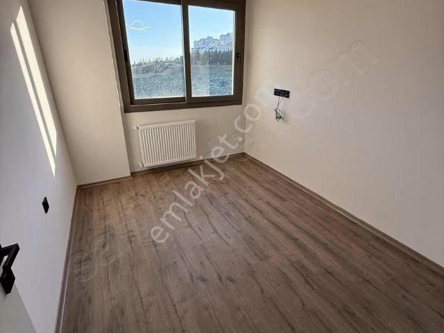 Şambayadıda K.mutfak Güvenlikli Site De Satılık 3+1 Daire
