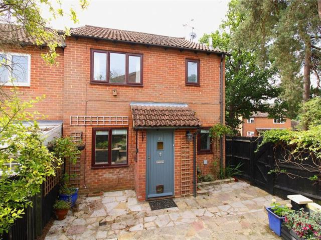 Amber Close, Bordon, Hampshire, GU35 1 bed end of terrace house to rent £995 pcm £230 pw