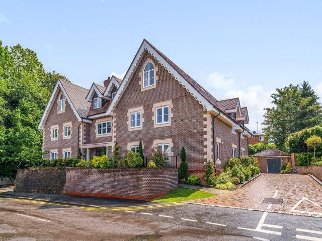Amber Lodge, Godalming, Godalming GU7, 1 bed flat to rent, £1,875 pcm | PrimeLocation