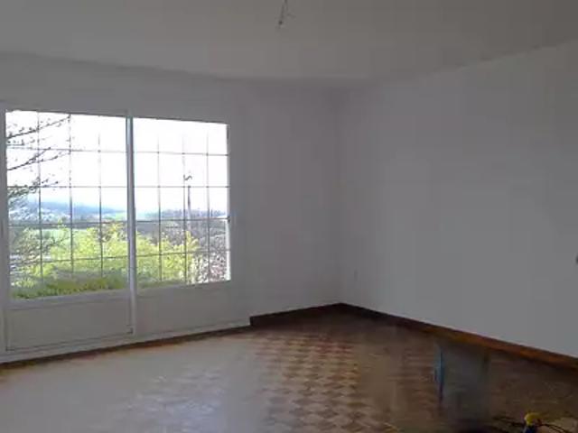 Ambérieu en Bugey 01500 Location maison 4 pièces t4 terrasse parking