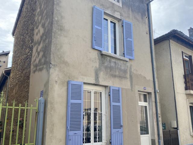 AMBERIEU EN BUGEY Maison de village T3 de 79 m2 sur 2 nive