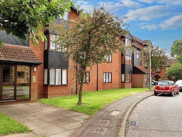 Amberley Way, Uxbridge UB10, Studio to rent, £1,050 pcm | PrimeLocation