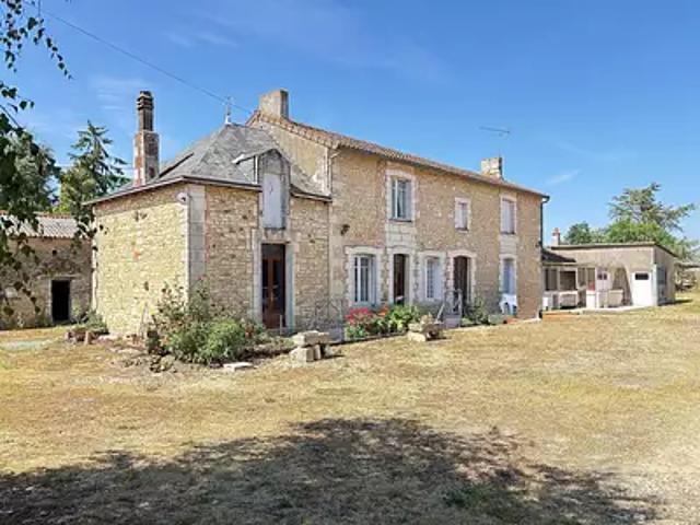 Amberre 86110 Achat / Vente maison 8 pièces t8 jardin terrasse