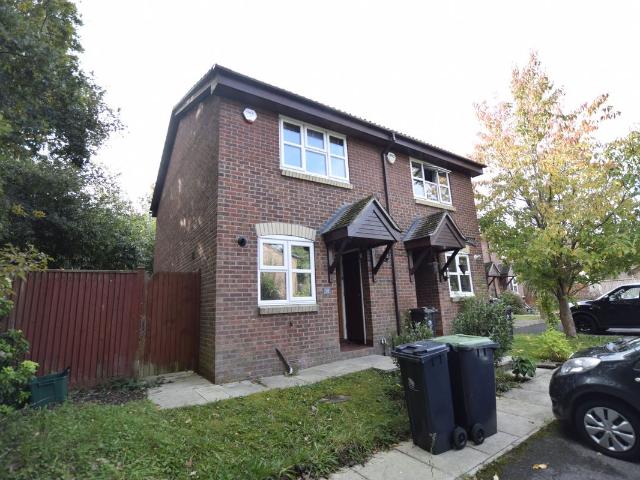 Amberwood, Ferndown, Dorset BH22, 2 bed property to rent, £1,350 pcm | PrimeLocation