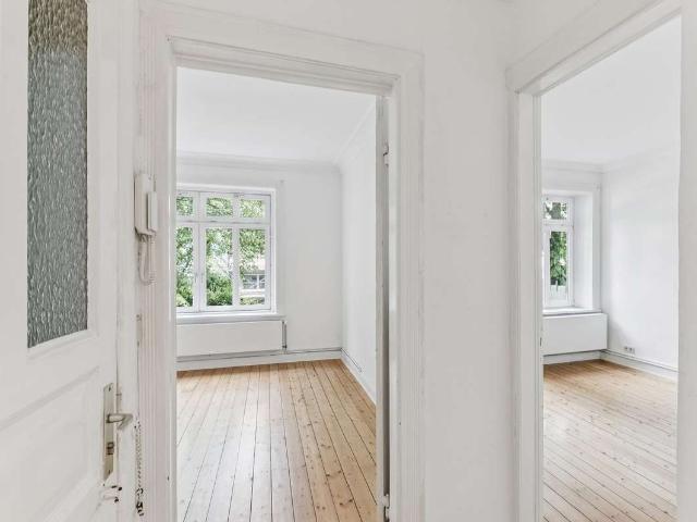 Ambiente. Balkon. Wohnung im Jugendstilhaus in begehrter Wohngegend