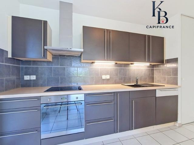 AMBILLY, appartement T3 de 70 m² avec terrasse de 23 m² à deux pas de la douane