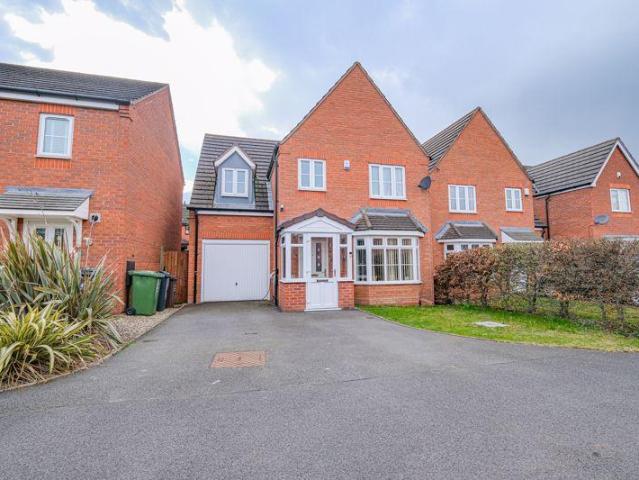 Amble Close, Sutton Coldfield B74 4 bed detached house to rent £2,100 pcm £485 pw