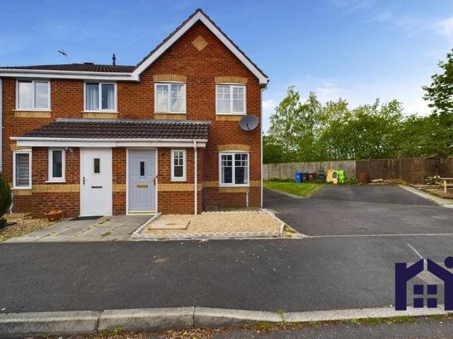 Ambledene, Bamber Bridge, PR5 8JR 3 bed semi detached house to rent £1,100 pcm £254 pw