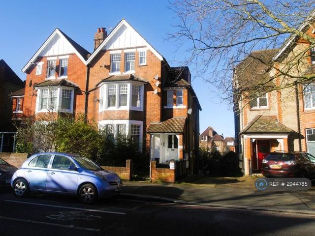 Ambleside Avenue, London, SW16 2 bed flat to rent £2,050 pcm £473 pw