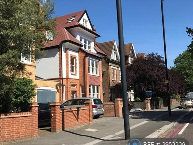 Ambleside Avenue, London, SW16 3 bed flat to rent £2,800 pcm £646 pw
