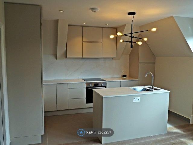 Ambleside Avenue, London SW16, 3 bed flat to rent, £2,925 pcm | PrimeLocation