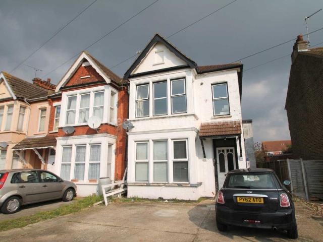 Ambleside Drive, Southend On Sea SS1, 1 bed flat to rent, £950 pcm | PrimeLocation