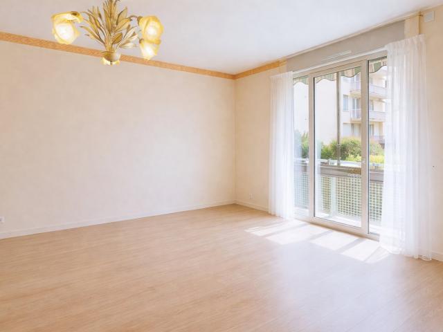 Amboise, Hyper Centre, Appartement 77,40 M2, Deux Chambres avec place de parking