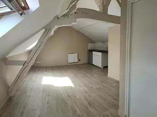 Amboise 37400 Location appartement 2 pièces t2 au dernier étage