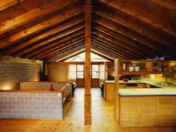AMBRI – Wir verkaufen ein zeitgenössisches Einfamilienhaus im historischen Dorfkern