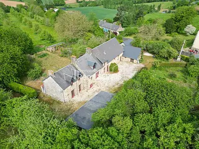 Ambrières les Vallées 53300 Achat / Vente maison 6 pièces t6 au dernier étage jardin