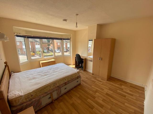 Ambrose Close 4 bed flat to rent £2,184 pcm £504 pw