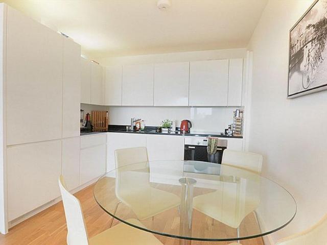 Amelia Street, Elephant and Castle. 1 bed flat to rent £3,750 pcm £865 pw