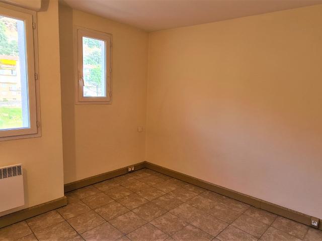 AMELIE LES BAINS A LOUER A L'ANNEE~F1 PARKING No5 CENTRE VILLE ASCENSEUR ~38 RUE JOSEPH COSTE. Groupement Immobilier 66