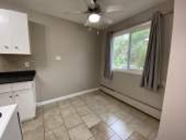 Amera Manor Apartments | 11615 124 Street