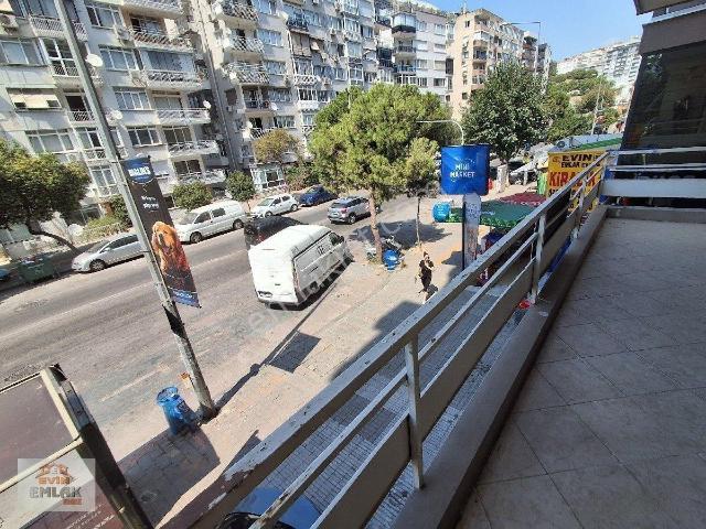 Amerikan Kolej Karşısı Cadde 3 Cepheli 3+1 Arakat
