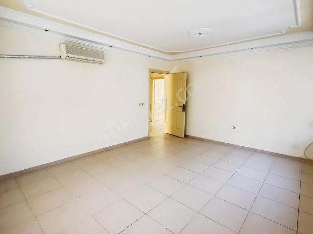 Amerikan Koleji Yanında Havuzlu Sitede 3+1 Düz Daire