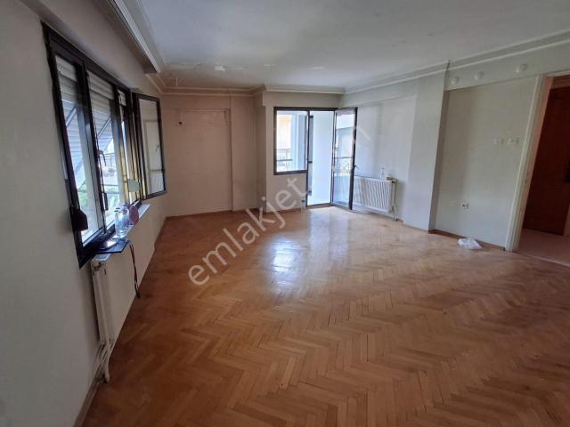 Amerikan Kolejine 50 Adım Mesafede 3+1 Tadilatlı Daire