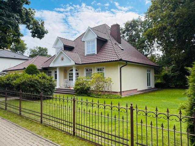 Amerikanisch inspirierte Vorstadt Villa in Schöneiche bei Berlin