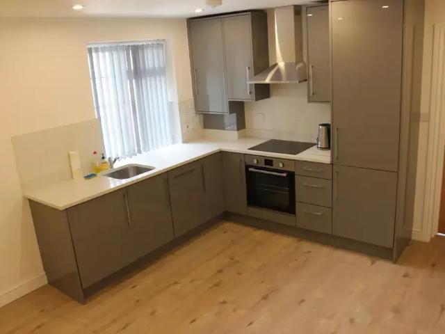 Amersham Road, High Wycombe HP13 2 bed flat to rent £1,320 pcm £305 pw