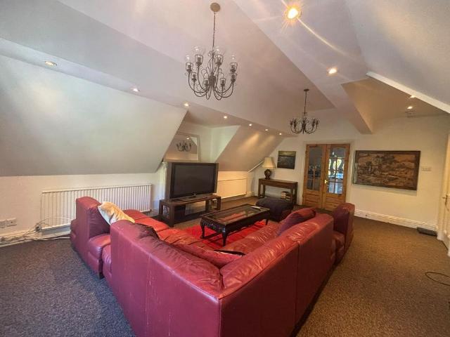 Amesbury Road, Birmingham, B13 2 bed apartment to rent £1,500 pcm £346 pw
