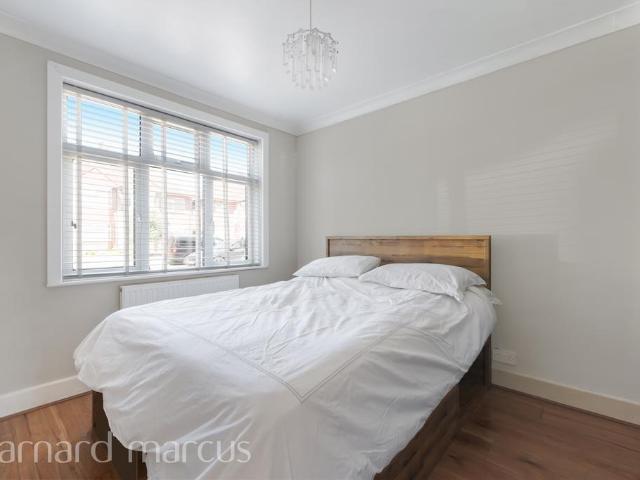 Amesbury Road, FELTHAM 2 bed maisonette to rent £1,650 pcm £381 pw