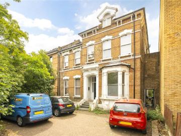 Amhurst Park, Hackney, London, N16 2 bed flat to rent £2,125 pcm £490 pw