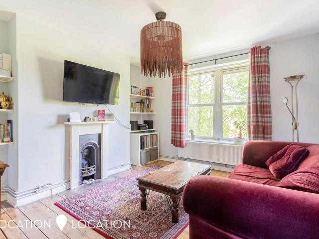 Amhurst Road, Glendown House Amhurst. 2 bed flat to rent £2,200 pcm £508 pw
