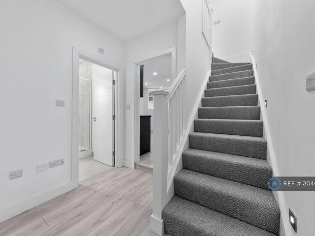 Amhurst Road, London, E8 3 bed flat to rent £3,700 pcm £854 pw