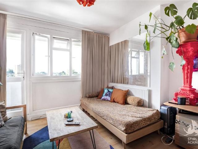 Amhurst Road, London, E8 4 bed apartment to rent £4,000 pcm £923 pw