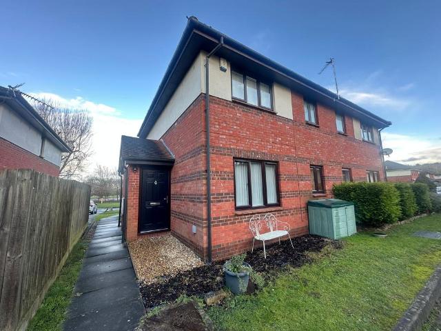 Amherst Court, Willen, MK15 1 bed terraced house to rent £1,100 pcm £254 pw