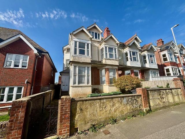 Amherst Road, Bexhill On Sea TN40 3 bed flat to rent £1,300 pcm £300 pw