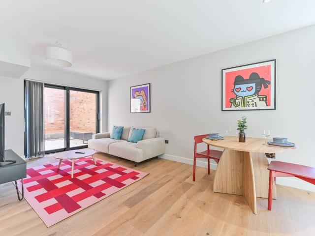 Amity Grove, Raynes Park, London SW20, 1 bed flat to rent, £3,467 pcm | PrimeLocation