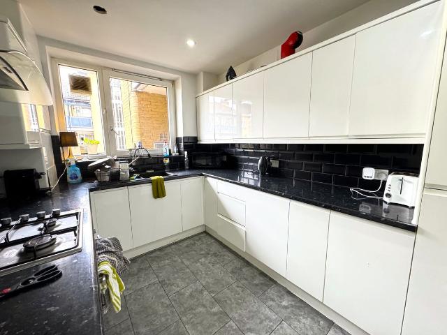 Amiel Street, London E1, 4 bed flat to rent, £3,650 pcm | PrimeLocation