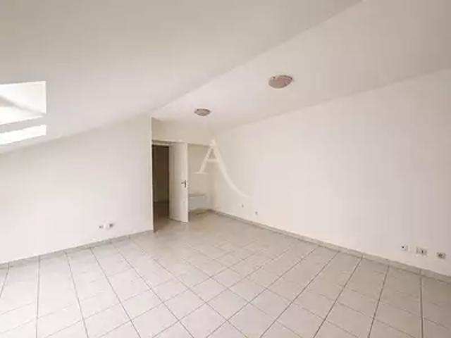 Amiens 80000 Location appartement 3 pièces t3 au dernier étage