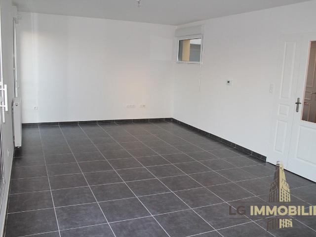 Amiens AMIENS SUD TYPE 3 MEUBLE AVEC TERRASSE ET PARKING
