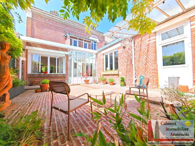 Amiens, Saint Pierre: maison bourgeoise 250m2 de 6 chambres avec cour et garage